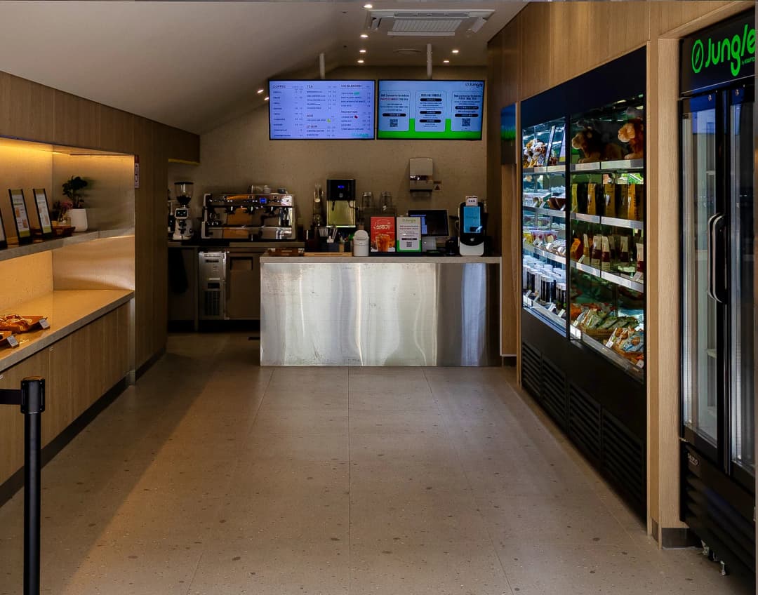 식사 후에는
커피 한잔의 여유 ☕️