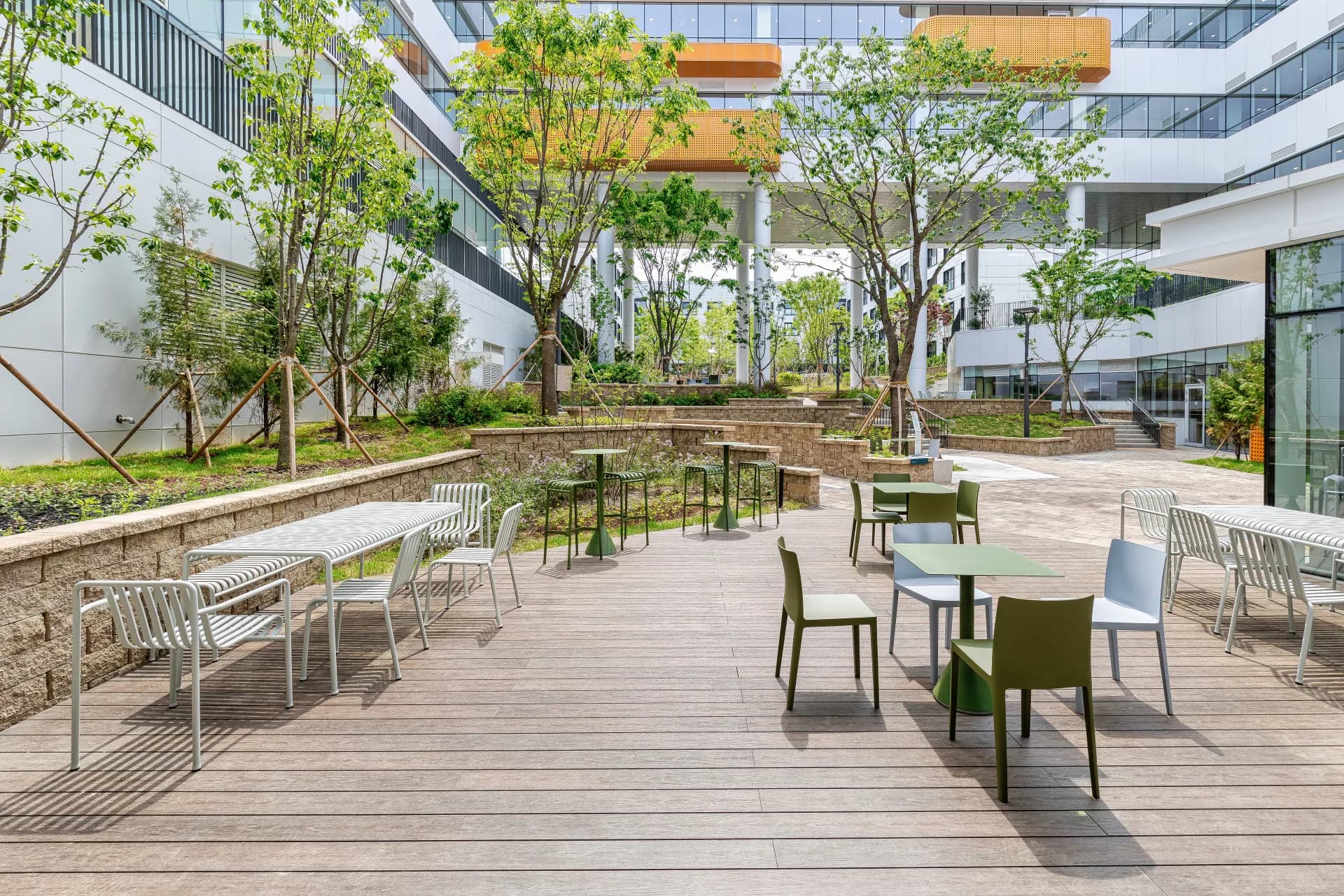 카페 앞 테라스